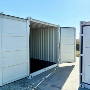 Minicontainer 8 Fuß, weiß lackiert, doppeltürig, mit Holzfußboden