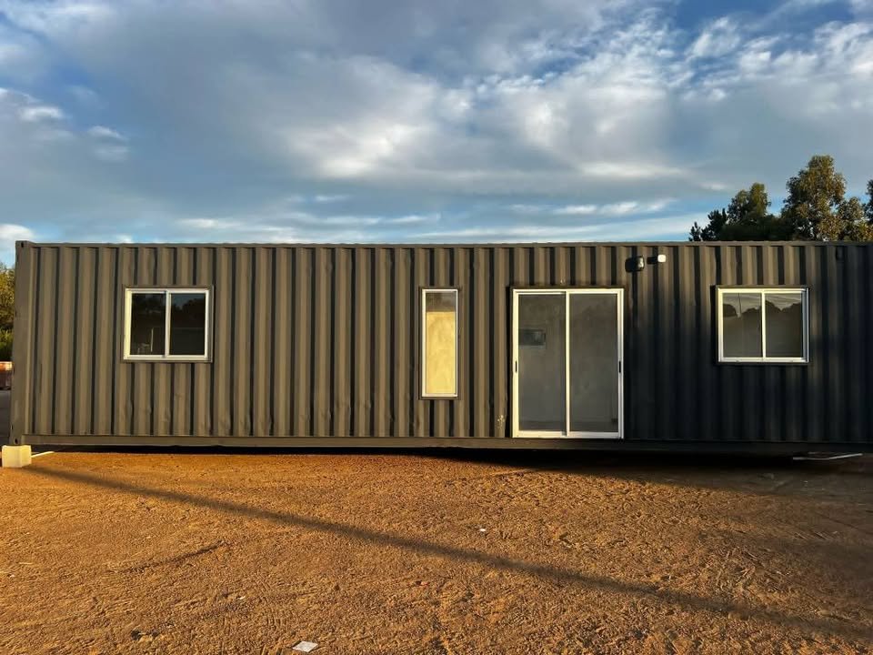 Wohncontainer, 40-Fuß-Seecontainer, ausgebaut, mit Küche, zwei Zimmern und Bad