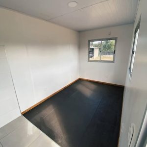 Wohncontainer, 40-Fuß-Seecontainer, ausgebaut, mit Küche, zwei Zimmern und Bad