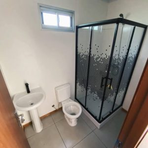 Wohncontainer, 40-Fuß-Seecontainer, ausgebaut, mit Küche, zwei Zimmern und Bad