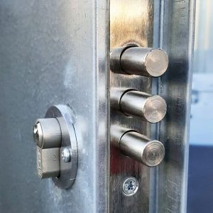 Materialcontainer MC4 lackiert RAL 7040 Fenstergrau H 2090 x B 2142 x T 3882 mm Tür stirnseitig einflügelig