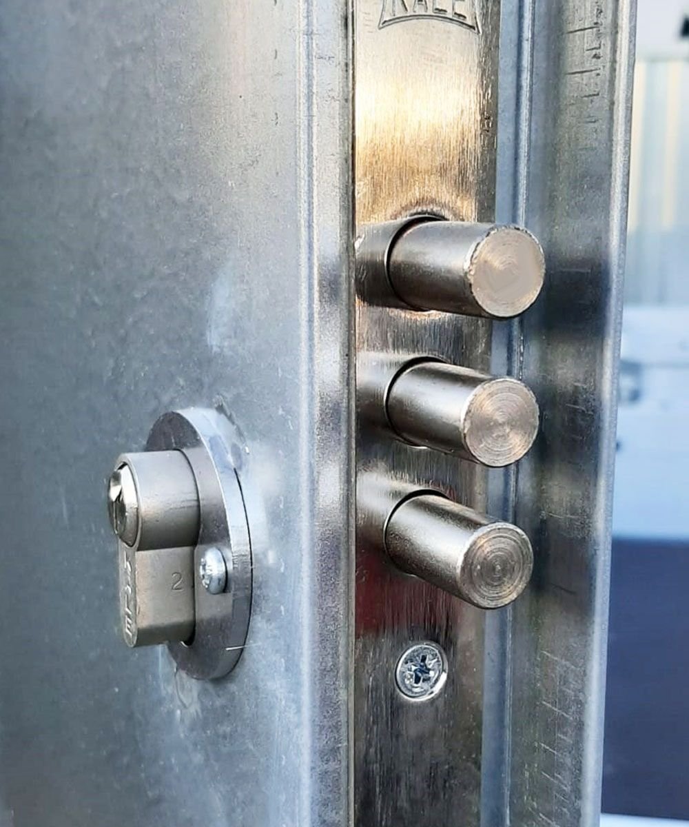 container MC2, verzinkt, H 2090 x B 2142 x T 2022 mm, Tür stirnseitig einflügelig – Bild 9