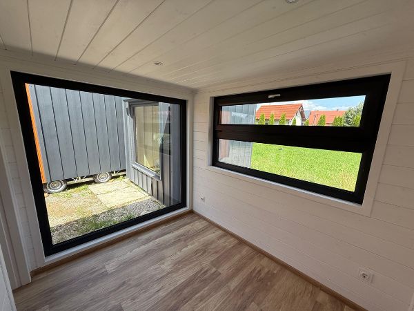 Tiny House auf Rädern 8,5 x 3 m – Naturholz mit Doppel-Empore – Modernes Chalet-Design – Bild 6