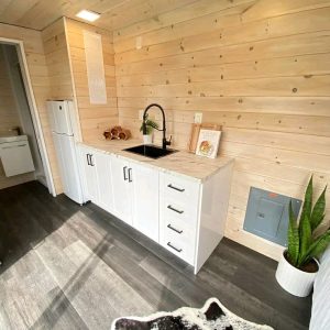 Wohncontainer  20-Fuß-Seecontainer, ausgebaut, mit Bad, Küche und Schlafbereich