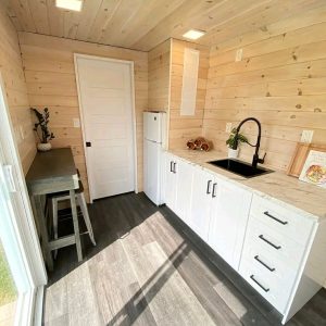 Wohncontainer  20-Fuß-Seecontainer, ausgebaut, mit Bad, Küche und Schlafbereich