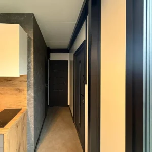 Tiny House Container 30m² – Bezugsfertig – Zeitgenössischer Stil