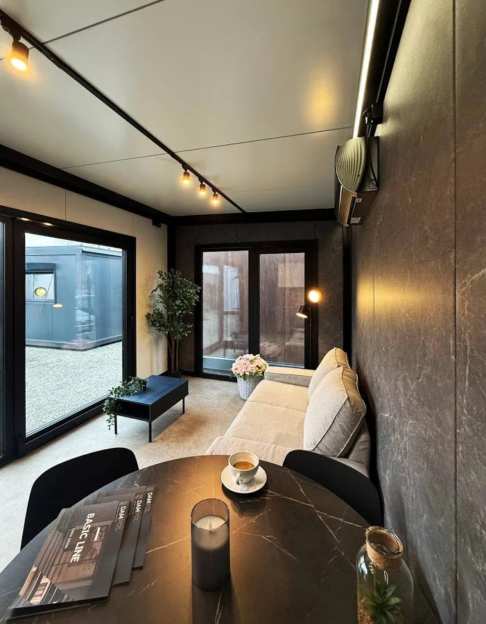 Tiny House Container 30m² – Bezugsfertig – Zeitgenössischer Stil